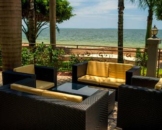 Protea Hotel by Marriott Entebbe - Entebbe - Balcony
