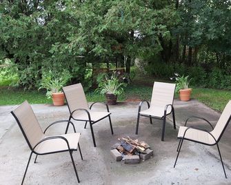 Escape To The Country! Sleeps 4 - Tweed - Patio