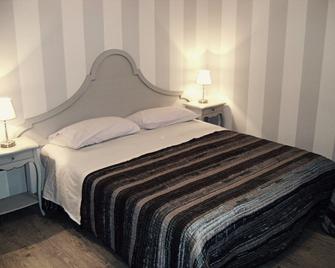 Hotel Volta - Padua - Bedroom