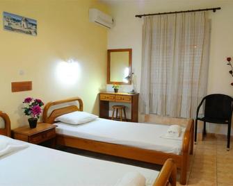 نيكوس 2 ستوديوز آند أبارتمنتس - Kardamena - غرفة نوم