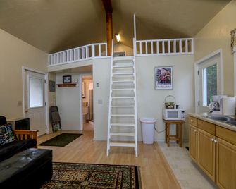 Spacious Waterfront Cabin Rental On The - Kasilof - Bedroom