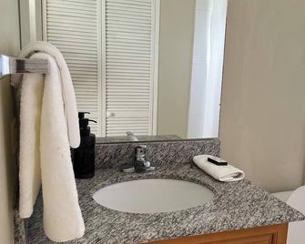 Nomar's Island Oasis - Runaway Bay - Bathroom