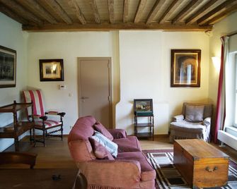 Ferme d'Hougoumont: Waterloo battlefield gite - Braine-l'Alleud - ห้องนั่งเล่น