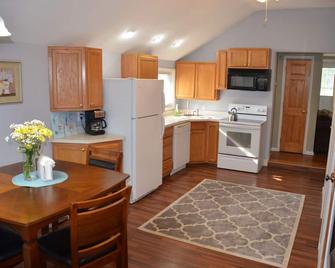 Remodeled HouseSteps away from Honeoye Lake - Honeoye - Cocina