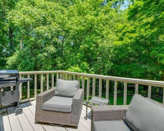 Charming Jonesville Home w/ Grill - Near Wineries! - Jonesville - Balcony