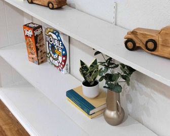 Family Arcade Getaway Play and Stay Experience - Euclid - Room amenity