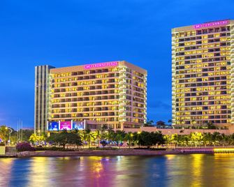 Crowne Plaza Sanya City Center By IHG - Sanya - Building