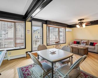 4 Houses From the Beach!! - Atlantic City - Dining room