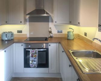 3 bedroom accommodation in Uley, near Dursley - Dursley - Kitchen