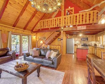 Game Room And 2 Decks Walkable Lake Arro - Lake Arrowhead - Living room