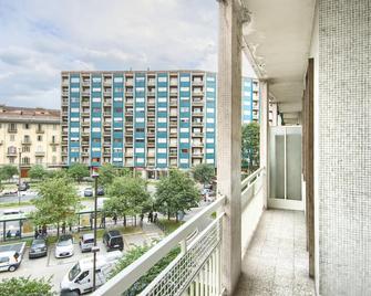 Urban House Carducci - Apartments - Torino - Balcone