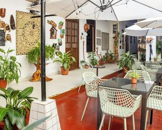 Hotel La Casona - איקיטוס - פטיו