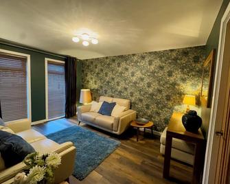 Cochrane House - Stirling - Living room