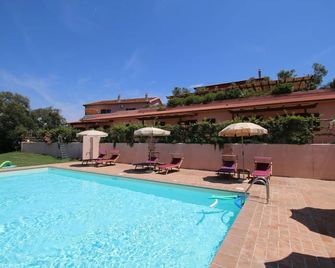 Exotic Farmhouse in Montalto di Castro near Sea - Montalto di Castro - Pool