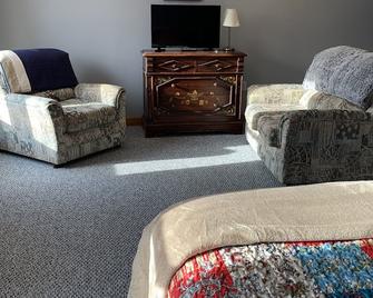 Riverfront mountain retreat - Kingfield - Wohnzimmer