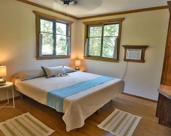 Live like a local in a family-sized 2BR, 2min to beach, bars, dive & snorkel! - Coxen Hole - Chambre