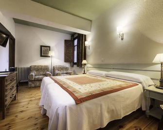 Conde Aznar - Jaca - Habitación