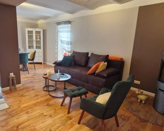 Lütte Paus bi Brun's vacation apartment between country tranquillity and urban hustle and bustle - Winsen - Living room