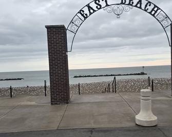 3-bedroom house in fabulous Lorain on the lake newly remodeled bath and kitc - Lorain - Balcony