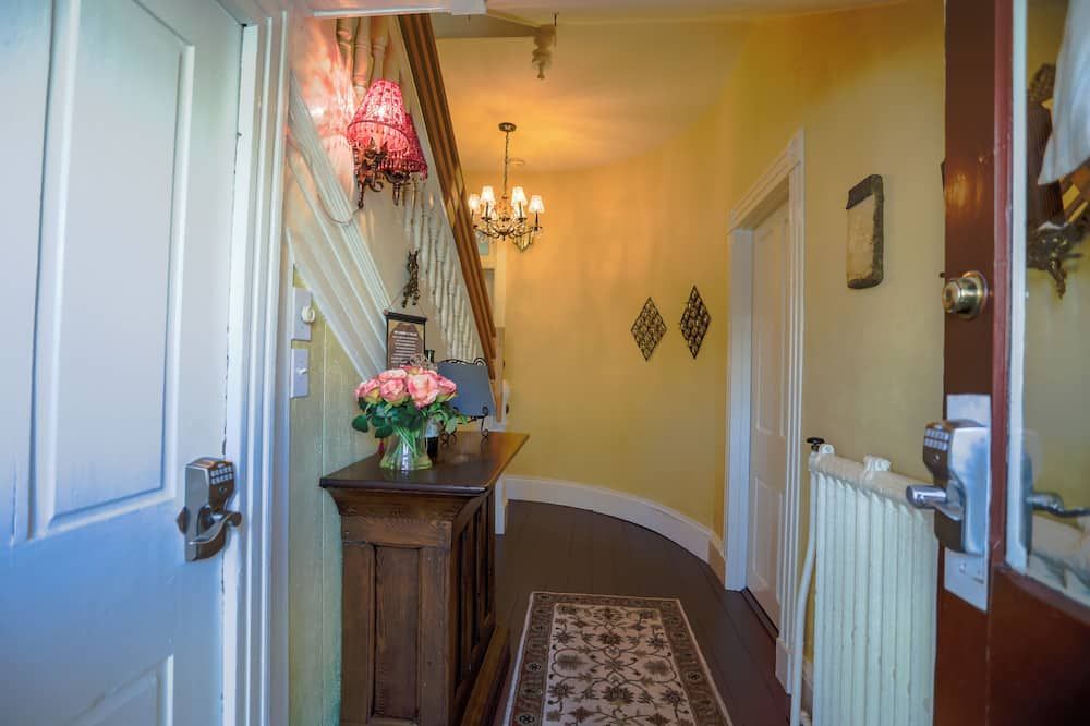 Charming Victorian Home at Pisano Winery