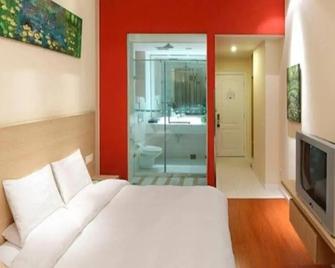 Hanting Express Shenyang West Tower Branch - Shenyang - Bedroom