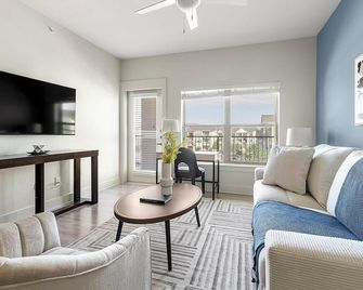 Landing | Spectacular 2bd, Clubhouse, Gym - Lockhart - Obývací pokoj