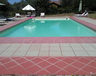 Agriturismo Casale Loreto - Corchiano - Piscina