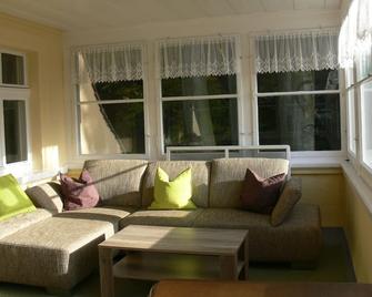 Apartment in a quiet forest edge with wide view - Jonsdorf - Wohnzimmer
