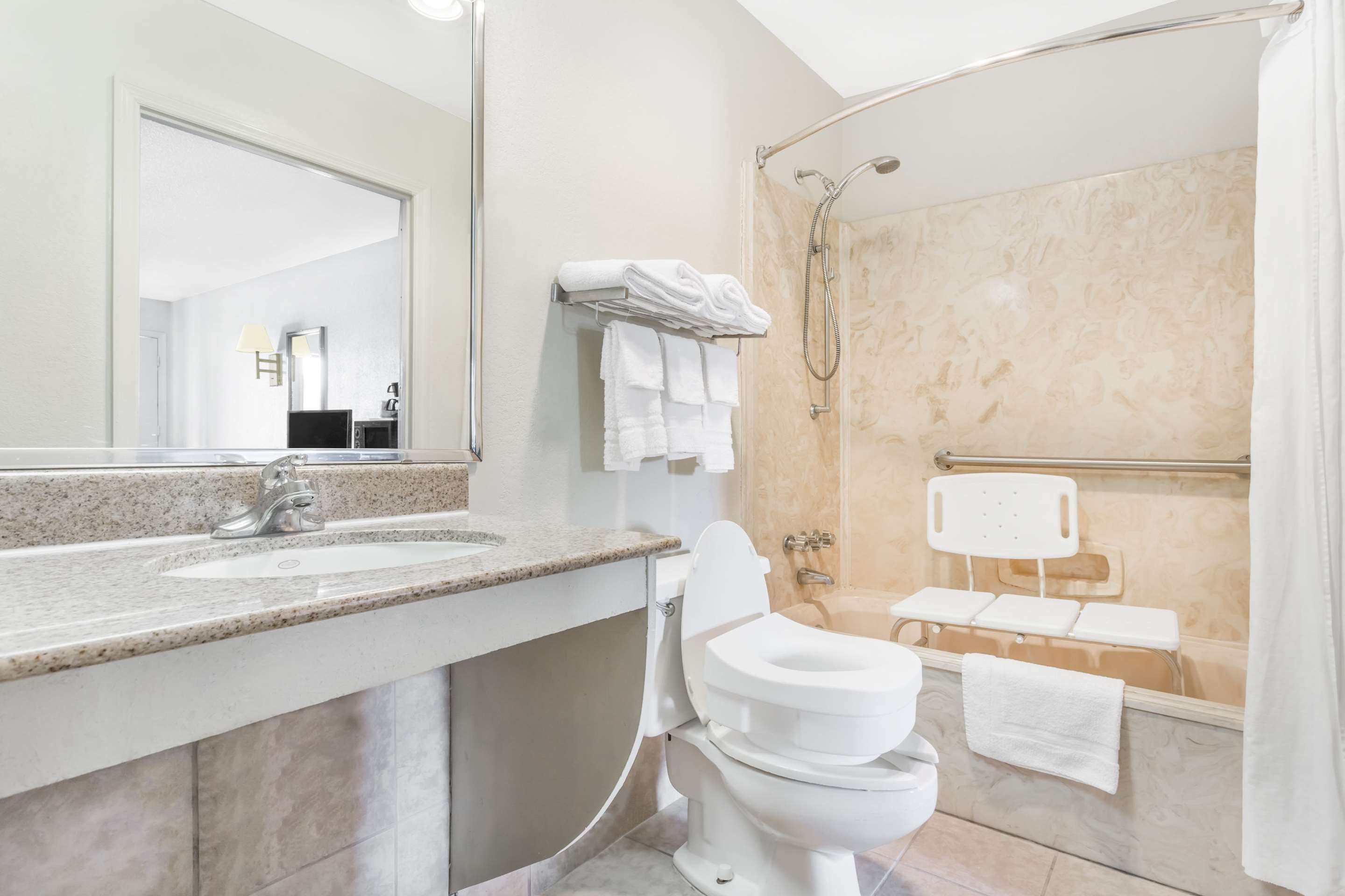 Super 8 by Wyndham Santee - Santee - Bad
