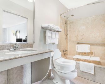 Super 8 by Wyndham Santee - Santee - Bad