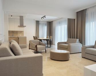 Kondo Hotel Allure - Budva - Living room