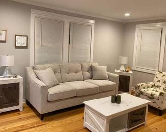 Cute & Quiet Family House - Denham Springs - Wohnzimmer