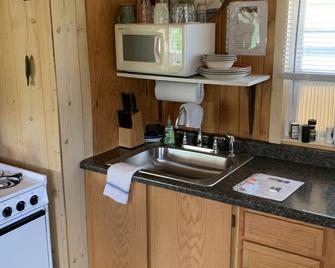 Cabin Beck on the Baptism River - Silver Bay - Kitchen