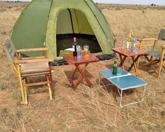 Amanya Double Pitch Tent with Mt Kilimanjaro View - Amboseli - Innenhof