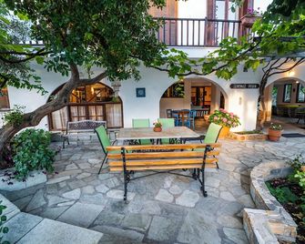 Hotel Rodia - Kala Nera - Patio