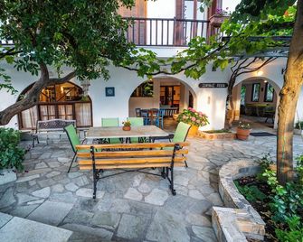 Hotel Rodia - Kala Nera - Patio