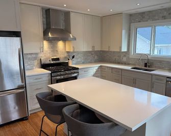 Smithers Home | Ski, Fish & Chef's Kitchen - Smithers - Küche
