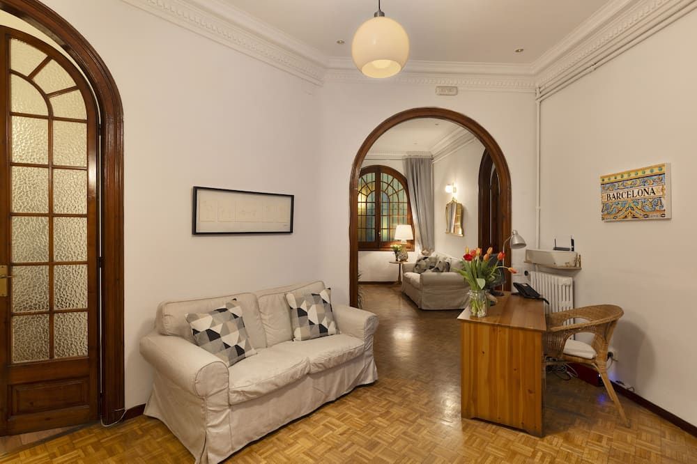 آليز جيست هاوس بارثيلونا بد آند بريكفاست