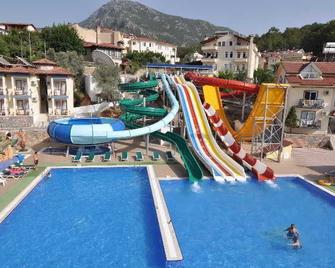 Gurol Apartments - אולודניז - בריכה