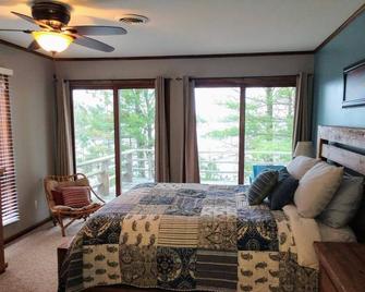 Beautiful Condo on Manitowish Lake With Amazing Lake Views - Manitowish Waters - Bedroom