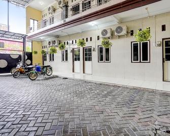 OYO 91795 Kos Jeehel Syariah - Sidoarjo - Gebouw