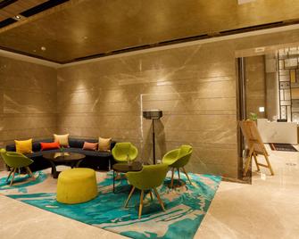 Holiday Inn Gurugram Sector 90 By IHG - Gurugram - Lounge