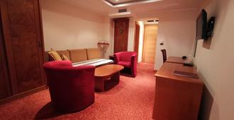 Hotel BaMBiS - Podgorica - Living room
