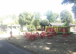 Camping le Rochat Belle Isle - Châteauroux - Patio