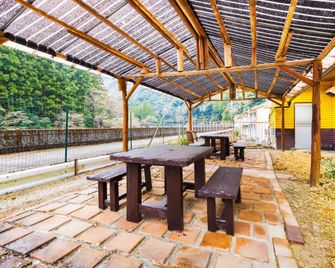 Guest House Goenza Oyado - Kushimoto - Patio