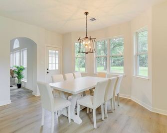 Airy Dayton Vacation Home w/ Deck + Private Yard! - Dayton - Comedor