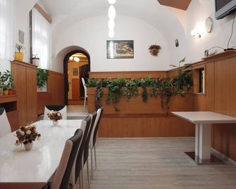 Hotel Jana / Pension Domov Mladeze - Praga