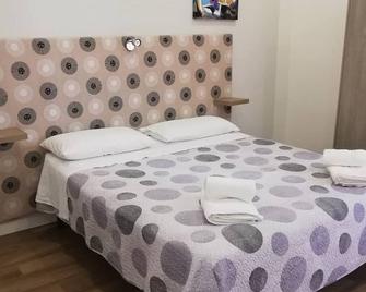 La Casa di Edo - Brindisi - Camera da letto