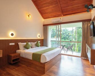 Theyila Wayanad Premium Pool Resort - Sultan Bathery - Bedroom