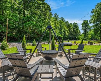 5 Cabins In Gburg Sleeps 16 Firepit & Games - Gatlinburg - Patio